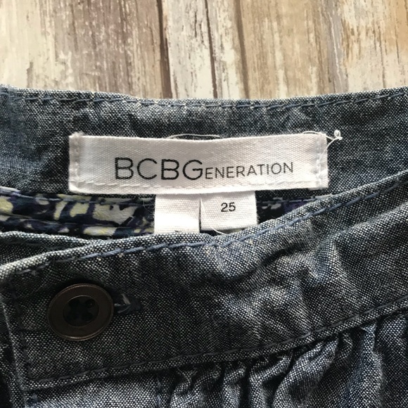 ‼️BCBG Denim A line buttoned Skirt w Pockets. i5‼️ - Picture 6 of 8